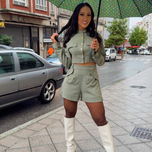 Conjunto de chaqueta y pantalón verde